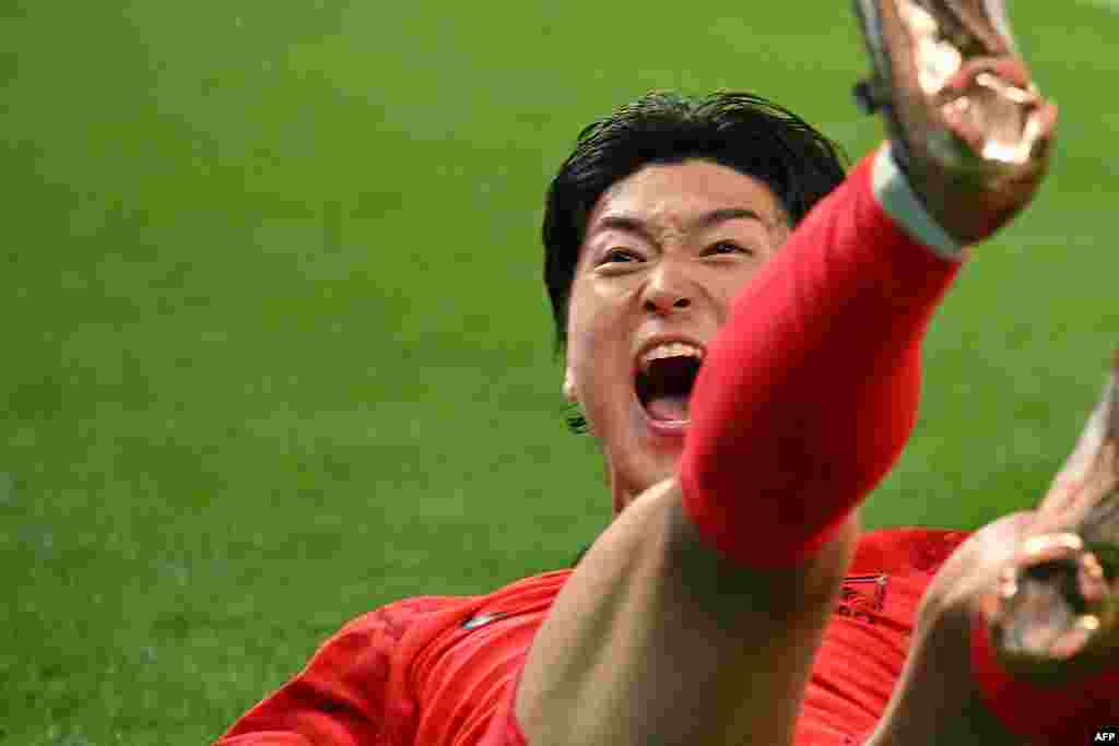 Attaquant ya Corée du Sud #09 Cho Gue-sung asepeli nsima na kotia mongete na match na Ghana na grouep H ya Mondial Qatar 2022 na stade Al-Rayyan, Doha, 28 novembre 2022. (Photo JUNG Yeon-je / AFP)