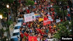 En Fotos | Manifestantes a favor de la democracia marchan en Brasil