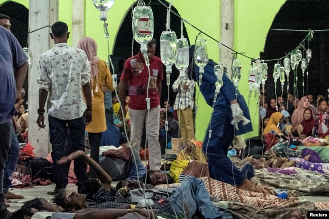 Rohingya refugees receive medical treatment at a temporary shelter in Pidie, Aceh province, Indonesia, December 26, 2022, in this photo taken by Antara Foto. (Antara Foto/Joni Saputra/via REUTERS)