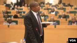 UMnu. Mthuli Ncube ekhuluma edale lephalamende ngoLwesine