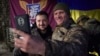 Zelenskyy visita el frente de batalla para celebrar con los “héroes” de Ucrania