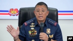 Kepala Polisi Filipina, Jenderal Polisi Rodolfo Azurin Jr., dalam konferensi pers di markas polisi Camp Crame, Kamis, 5 Januari 2023, di Metro Manila, Filipina. (AP/Aaron Favila)