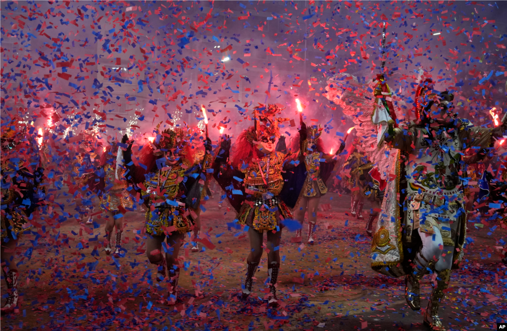 BOLIVIA -&nbsp;La &#39;Diablada&#39; del Carnaval de Oruro, en febrero de 2022, ofreció bailes, trajes, artesanías y músicas tradicionales. Es uno de los mayores atractivos turísticos del país andino, incluido en la lista de Patrimonio Cultural Inmaterial de la Unesco.