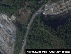 2022年12月26日，卫星图片中广州市番禺区殡仪馆的繁忙景象（来源：Planet Labs PBC)