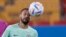 Vedet foutbol Brezilyen Neymar pandan sesyon antrenman seleksyon nasyonal la nan stad Grand Hamad la nan Doha, Qatar, Dimanch 4 Desanm, 2022. 