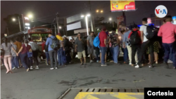Migrantes nicaragüenses antes de salir en autobús rumbo a Guatemala. [Foto: Cortesía]