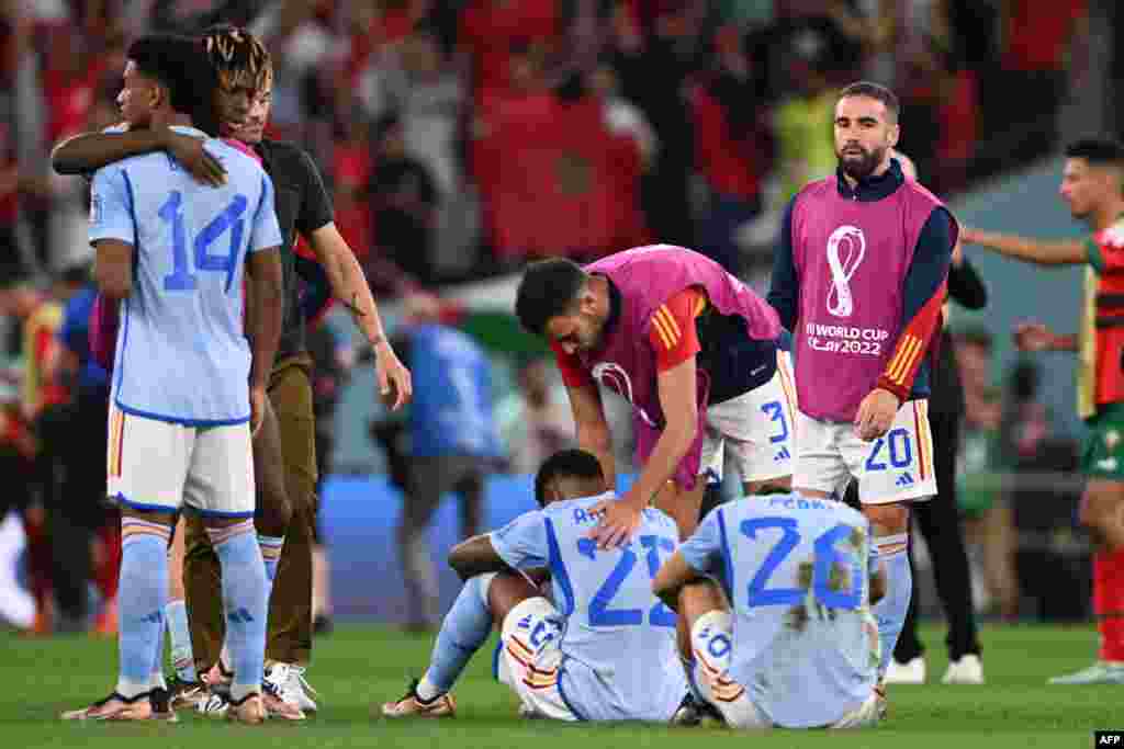 Basani ba Espagne balembi nsima na kolongwa na ba penalties na Maroc na 8e Mondial Qatar 2022 na stade Al-Rayyan, Doha, 6 décembre 2022. (Photo by Kirill KUDRYAVTSEV / AFP)