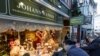 Toko Dekorasi Natal di Swiss Kembali Ramai Dikunjungi Pembeli