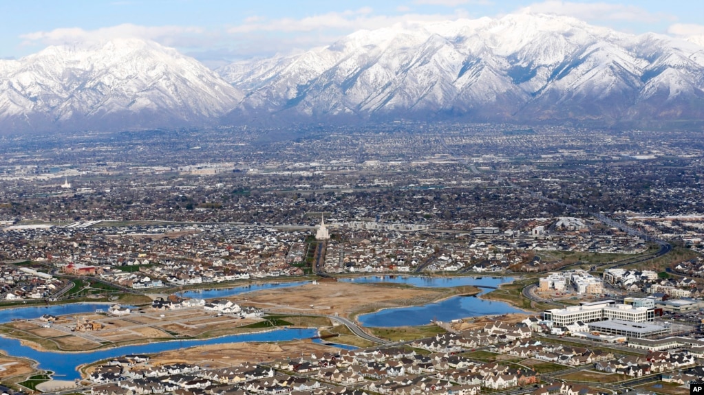 美国盐湖城郊区的居民区（2019年4月13日）。美国人口普查局说美国人口今年增加了120万。(photo:VOA)