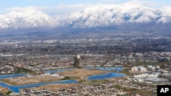 美国盐湖城郊区的居民区（2019年4月13日）。美国人口普查局说美国人口今年增加了120万。