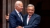 El presidente de México, Andrés Manuel López Obrador (der.) recibe en el Palacio Nacional de Ciudad de México al mandatario de EEUU, Joe Biden, para una reunión bilateral el 9 de enero de 20223.