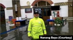 Stasiun Tawang, Semarang juga terendam banjir, seperti dilaporkan Bhabinkamtibmas Kecamatan Tanjung Emas, Bripka Nanang Bayu. (Foto: Courtesy/Nanang Bayu)