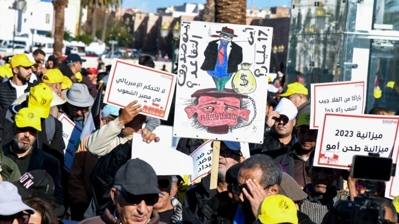 Des milliers de Marocains marchent à Rabat contre 