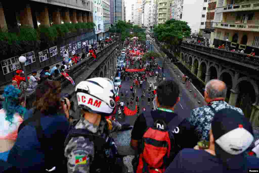 El gobierno de Brasil continúa con los arrestos de los involucrados en la violenta invasión de las sedes de los poderes el Estado y se reportan más de 1.200 detenidos.&nbsp;