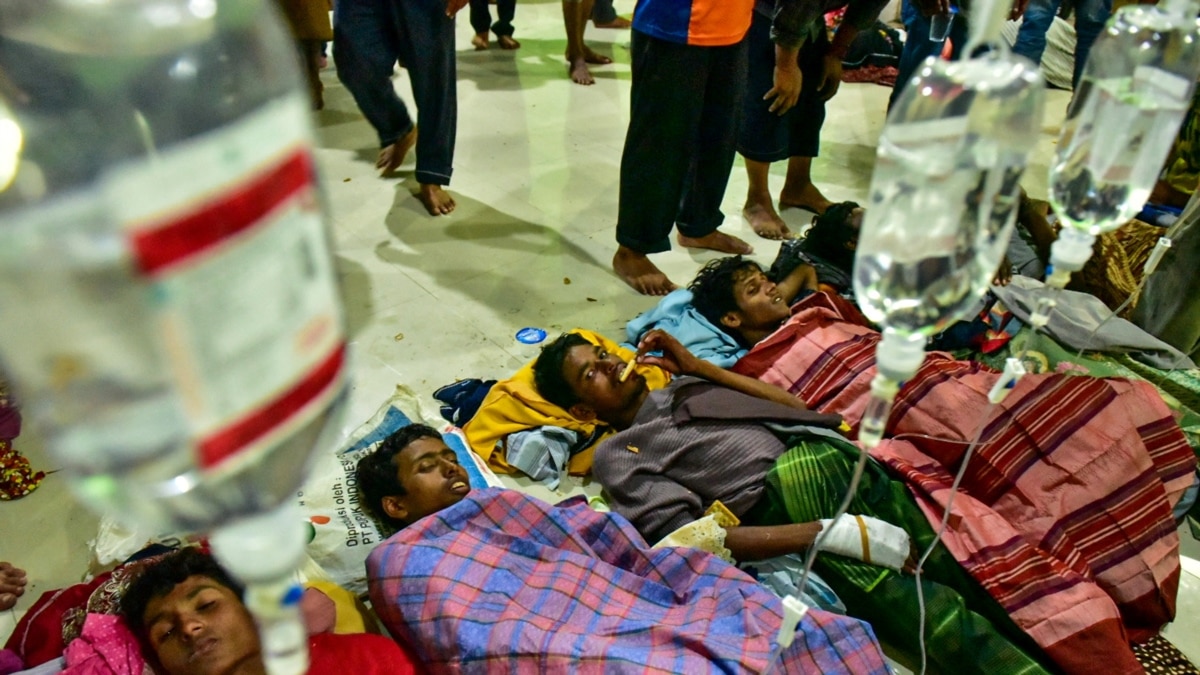 UN Urges Countries to Help Rohingya at Sea as Hundreds Land in Indonesia - Vimarsana News