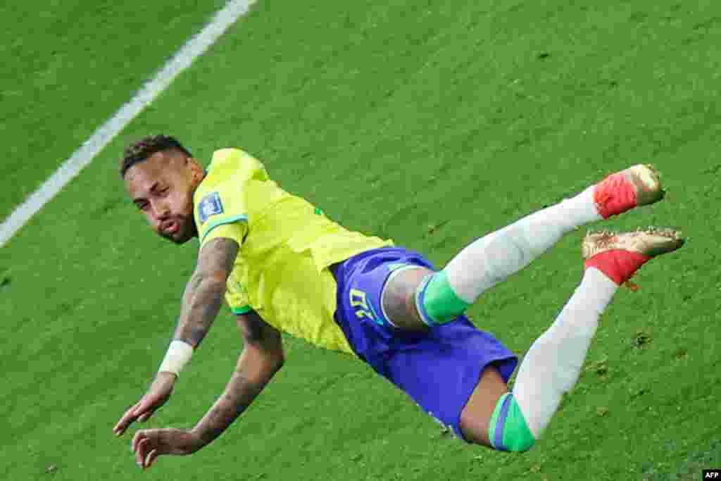 Attaquant ya Brésil #10 Neymar azali kokweya na match na Serbie na groupe G ya Mondial Qatar 2022 na satde Lusail, na Doha, 24 novembre 2022. (Photo Giuseppe CACACE / AFP)