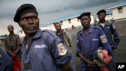 Des policiers congolais s'entraînent at dans un centre, à Goma, en RDC, le 23 novembre 2012.