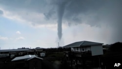 Tornados como este en Luisiana podrían producirse este miércoles en una vasta zona de Estados Unidos.