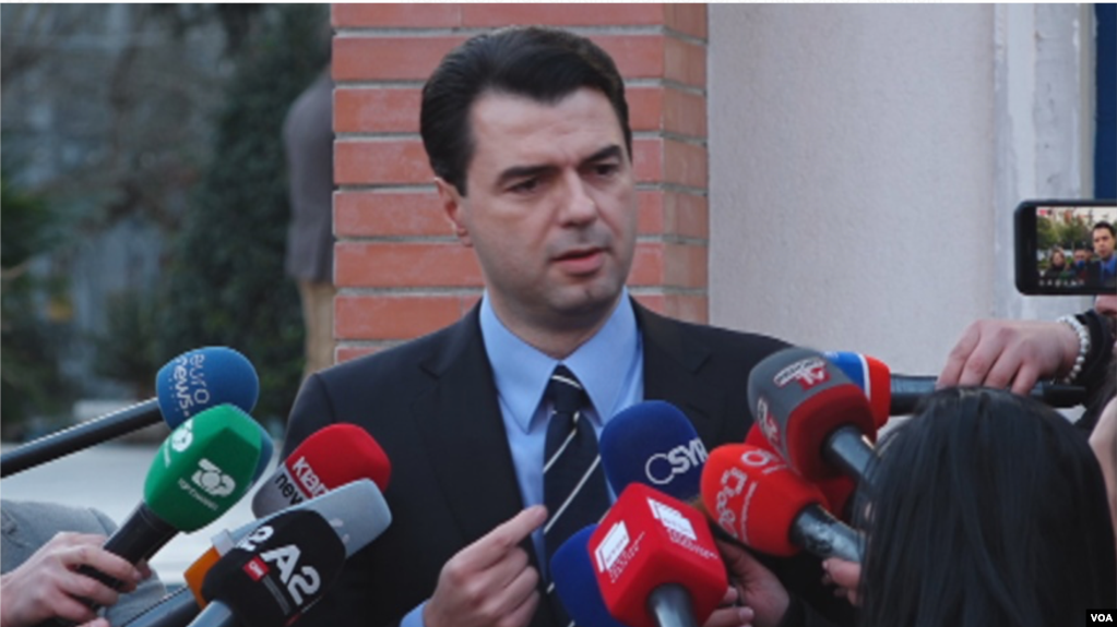I kërkohet largimi, Basha: Në dispozicion të çdo zgjidhjeje për bashkimin e demokratëve