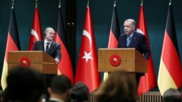 Cumhurbaşkanı Erdoğan'ın yarın Berlin’e yapacağı ziyaret, Türkiye’nin Almanya ve AB‘yle ilişkilerinin yeniden ivme kazanması ve iki ülke arasındaki ekonomik ilişkilerin geliştirilmesi bakımından önemli görülüyor. 
