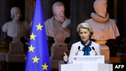 Chủ tịch Ủy ban châu Âu Ursula von der Leyen ở Paris hôm 11/3/2022 (ảnh tư liệu).