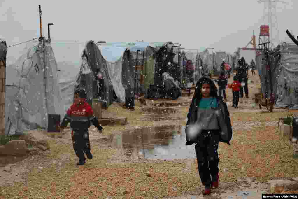 Berf &#251; Serma bi Ser Derbider&#234;n Efr&#238;n&#234; de Dibare