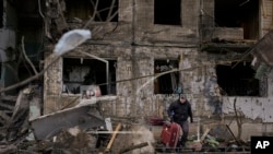 Un immeuble détruit dans une ville ukrainienne. (Photo AFP)