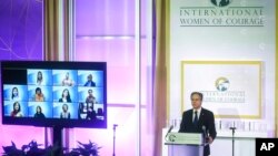 美国国务卿布林肯在2022年“国际妇女勇气奖”颁奖仪式上发表讲话（2022年3月14日）