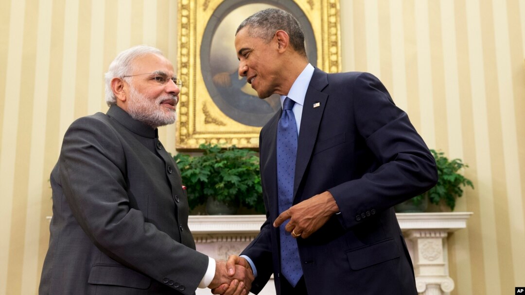 Presiden AS Barack Obama berjabat tangan dengan PM India Narendra Modi di Gedung Putih (30/9).
