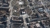 Ruinas del Teatro de Drama en Mariúpol, Ucrania, destruido por bombardeos rusos. Foto satelital de Maxar Technologies divulgada por Reuters.