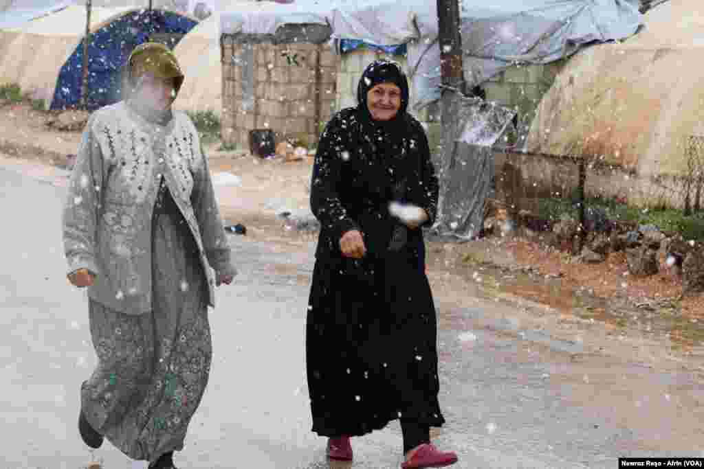 Berf &#251; Serma bi Ser Derbider&#234;n Efr&#238;n&#234; de Dibare