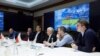 El primer ministro, Mateusz Morawiecki, y el viceprimer ministro polacos, Jaroslaw Kaczynski; el primer ministro checo, Petr Fiala; y el primer ministro esloveno, Janez Jansa, en reunión con el presidente de Ucrania, Volodymyr Zelenskyy, en Kiev, Ucrania, el 15 de marzo de 2022. 