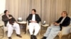 وزیرِ اعظم عمران خان نے حال ہی میں مسلم لیگ (ق) کی قیادت سے لاہور میں اُن کی رہائش گاہ پر ملاقات کی تھی۔ 