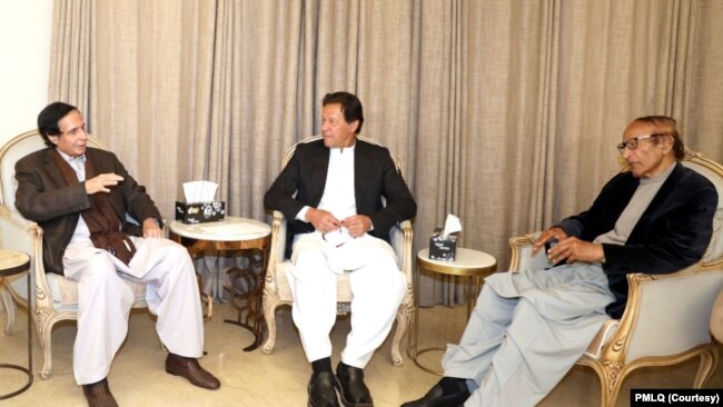وزیرِ اعظم عمران خان نے چوہدری پرویز الہٰی کو پنجاب میں وزیرِ اعلٰی نامزد کیا ہے۔