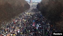 Демонстрация против российского вторжения в Украину в Берлине. 13 марта 2022 г. 