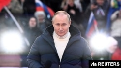 Ruski predsednik Vladimir Putin na skupu povodom obeležavanja osme godišnjice aneksije Krima, na stadionu Lužniki u Moskvi (Foto: Sputnik/Sergey Guneev/Kremlin via REUTERS)