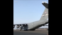 美国开始向乌克兰空运日本非致命军事设备援助 