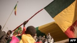 Une telle suspension de deux grands médias d'information étrangers n'a pas de précédent récent au Mali.