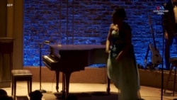 Նյու Յորքում «Little Girl Blue» շոուն վերակենդանացնում է բլյուզի թագուհի Նինա Սիմոնին։ 