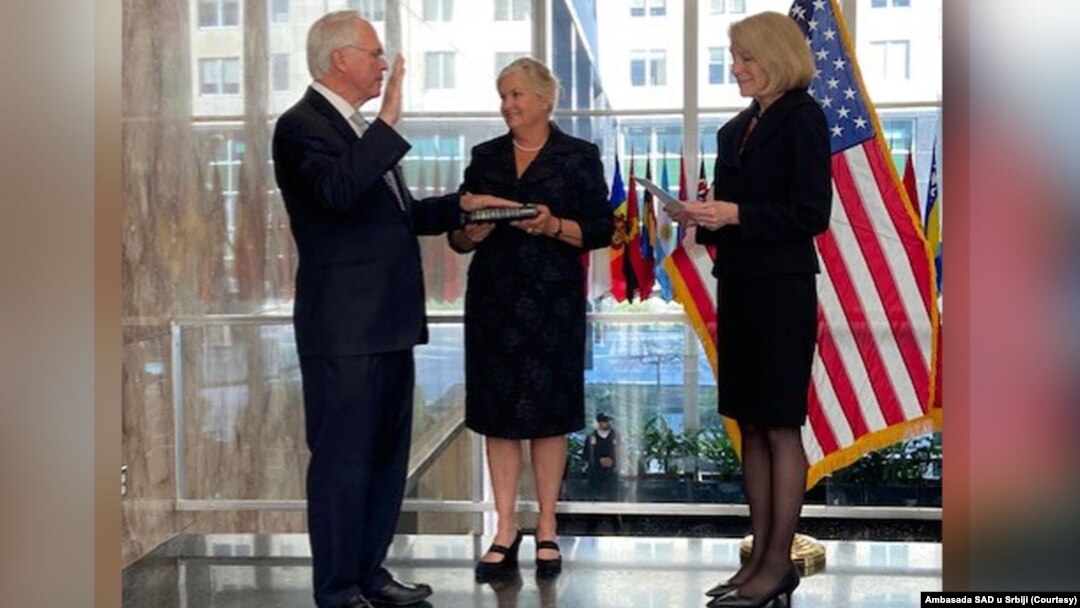 Novi ambasador SAD u Srbiji Kristofer Hil polaže zakletvu u Stejt departmentu u Vašingtonu (Foto: Ambasada SAD u Srbiji)