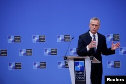 Sekjen NATO Jens Stoltenberg dalam konferensi pers di Brussels, Belgia, 16 Maret 2022. (REUTERS/Johanna Geron)