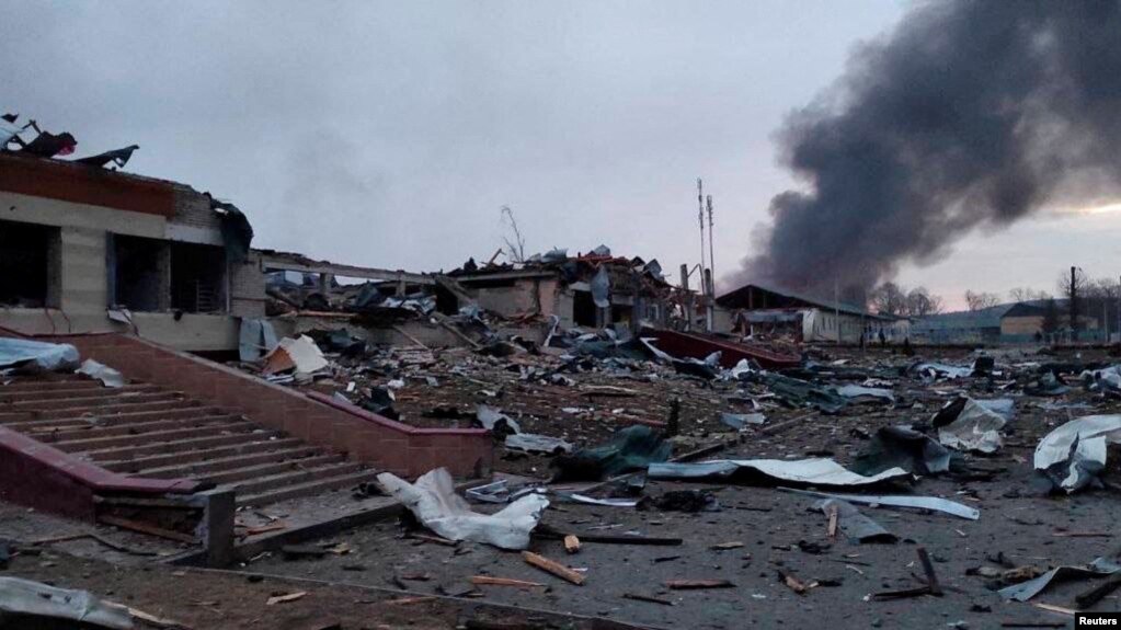Ukrainë, goditet baza ushtarake pak kilometra larg Polonisë