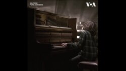 希腊钢琴神童创作乐曲为乌克兰传递和平