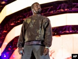 Kanye West tampil di Coachella Music & Arts Festival di Indio, California (Foto: AP)
