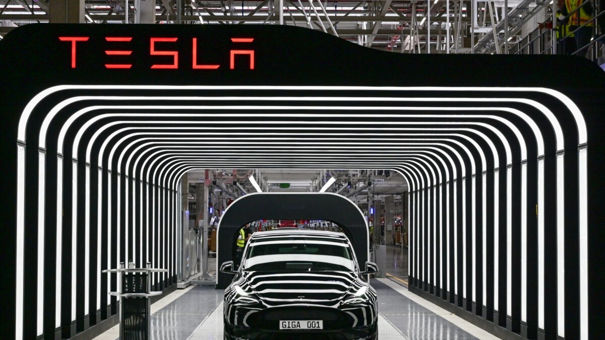 Elon Musk eröffnet seine Tesla-„Megafabrik“ in Deutschland Elon Musk eröffnet seine Tesla-„Megafabrik“ in Deutschland