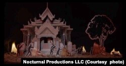 រូបថតដកស្រង់ចេញពីវីដេអូនៃខ្សែភាពយន្តឯកសារខ្នាតខ្លី «សាធុ» បង្ហាញពួកខ្មែរក្រហមបំផ្លាញរូបព្រះពុទ្ធ។ (រូបថតដោយ Nocturnal Productions LLC)