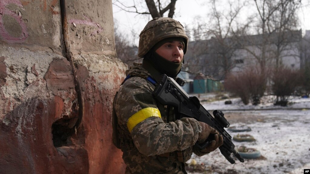 Украинский солдат в осажденном Мариуполе. 12 марта 2022г. 