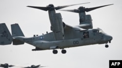 FILE - Mwezi Mei 26, 2015, photo, ndege aina ya MV-22B Osprey ikiruka eneo Babadag, Romania.