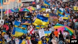 Demonstrators march during a rally in support of Ukraine in Santa Monica, California, on March 12, 2022.
