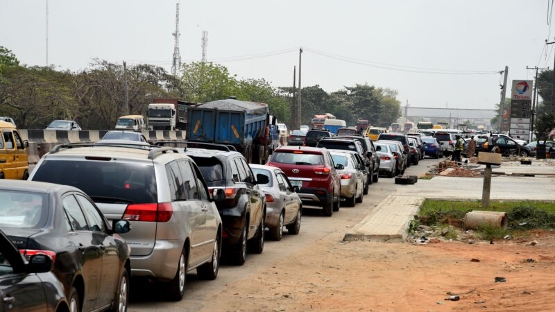 La crise du carburant paralyse la vie et les activités des Nigérians